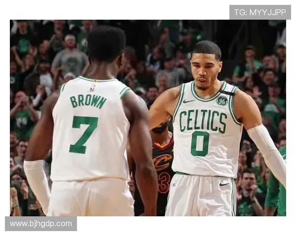 凯尔特人对阵猛龙的精彩对决圆满结束球迷热议赛后表现与战术分析