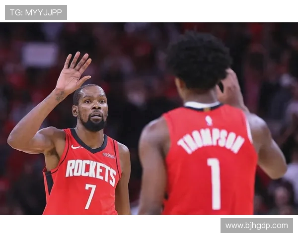 火箭队与开拓者激战1212场面精彩球迷热情高涨