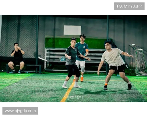 飞盘战术解析：杭州飞盘队如何实现全场压制与团队协作