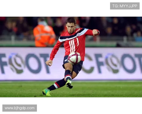 马丁内斯的传奇之路:从默默无闻到世界足球的璀璨明星 马丁内斯的传奇之路:从默默无闻到世界足球的璀璨明星